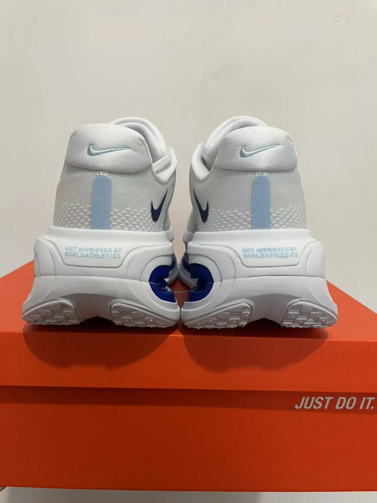 Nike White Blue Engineered Mesh Upper Visible Air Zoom Unit Running Shoes 4