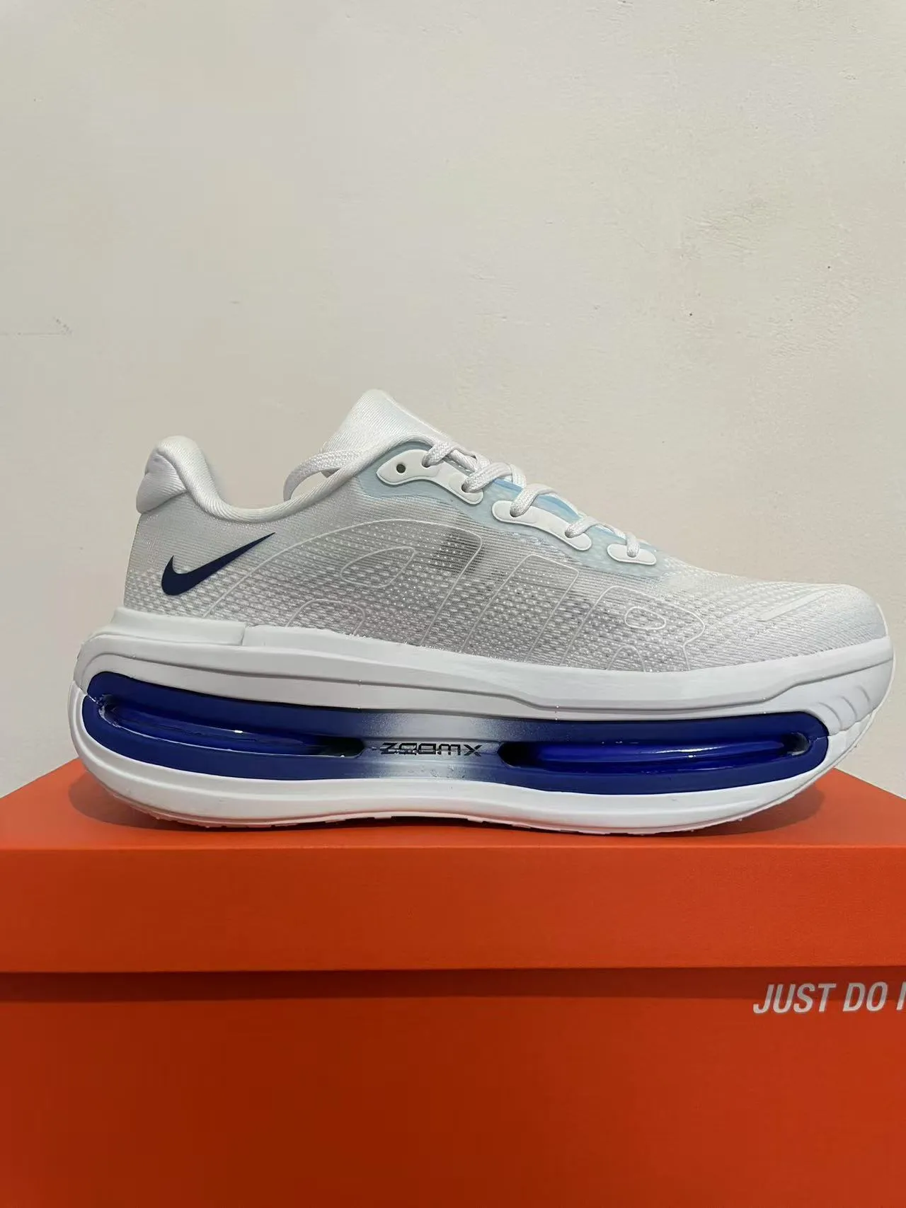 Nike White Blue Engineered Mesh Upper Visible Air Zoom Unit Running Shoes 5