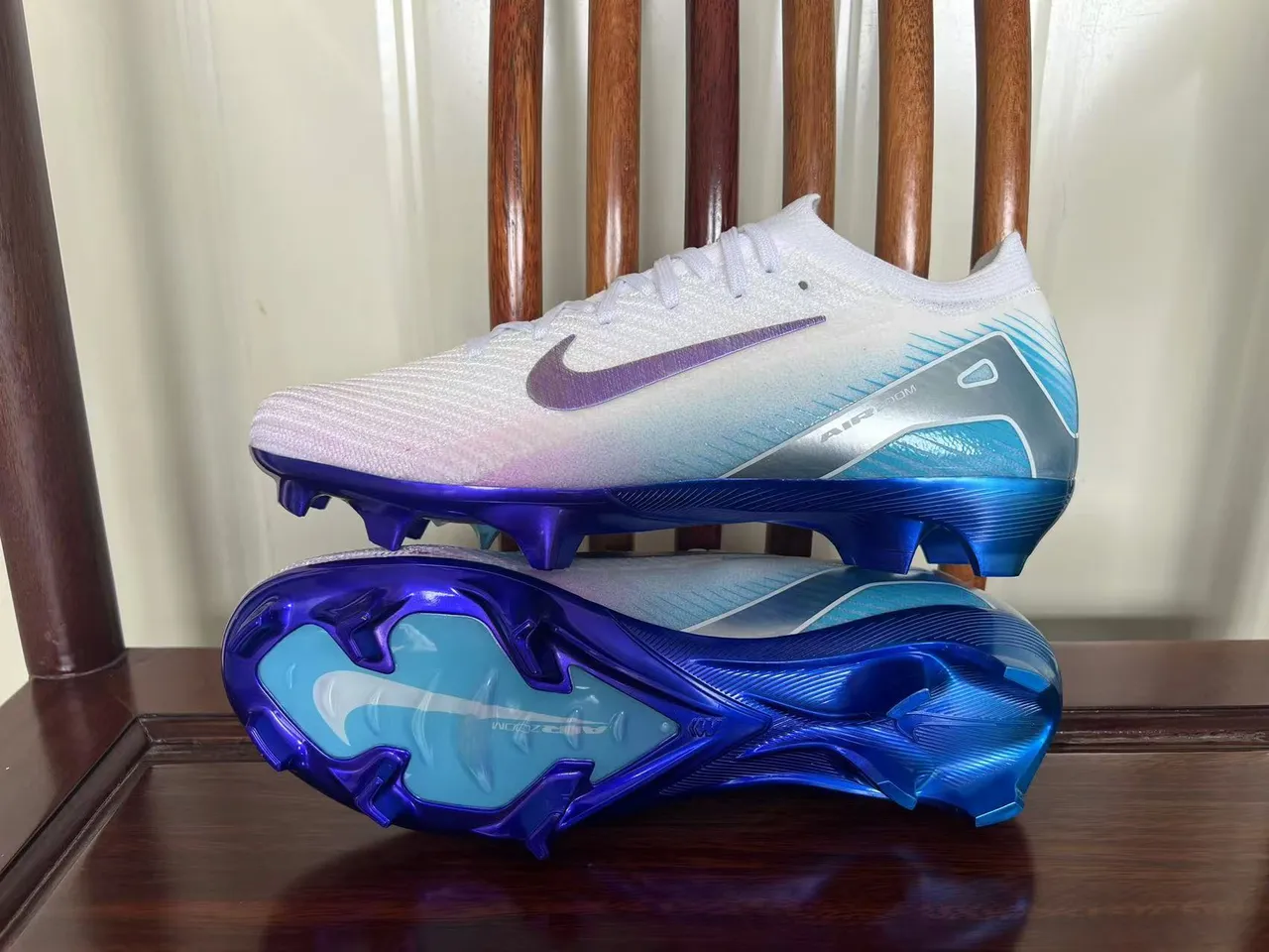 Nike White Blue Knit Upper Iridescent Swoosh Firm-Ground Soccer Shoes 7