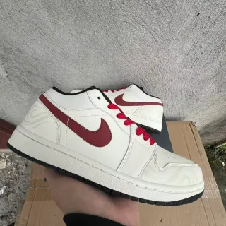 Nike White Burgundy Low-Top Leather Upper Sneakers