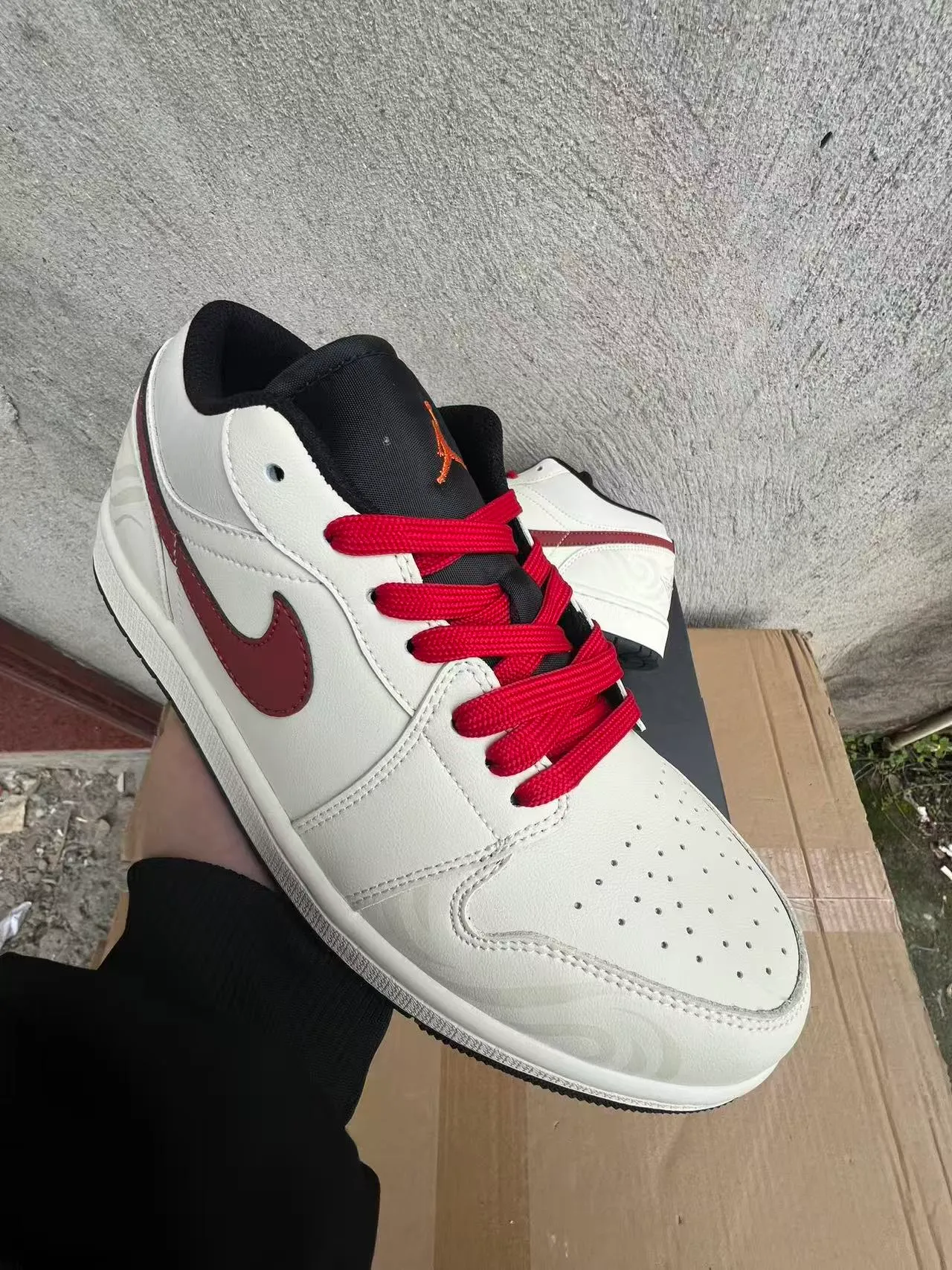 Nike White Burgundy Low-Top Leather Upper Sneakers 2