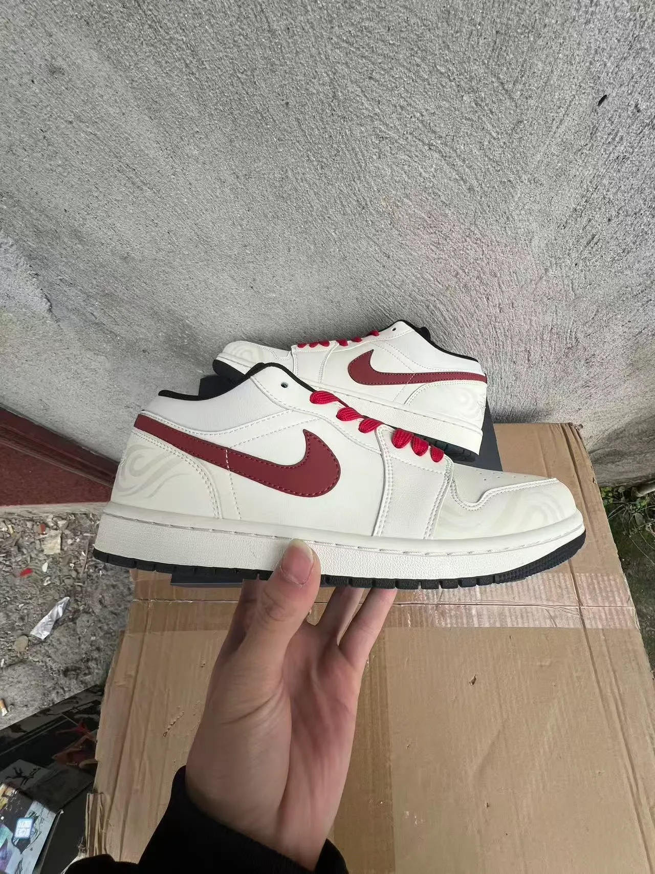 Nike White Burgundy Low-Top Leather Upper Sneakers 7