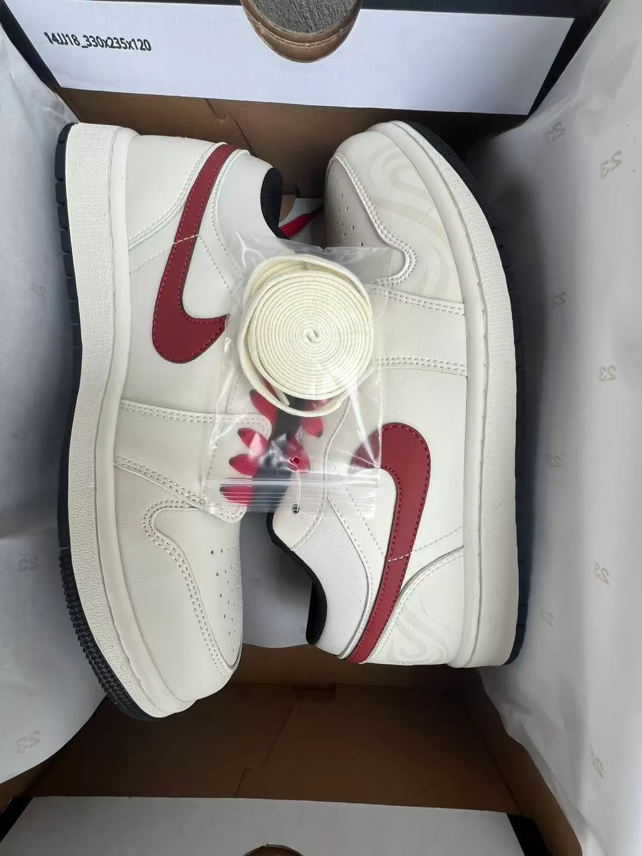 Nike White Burgundy Low-Top Leather Upper Sneakers 9