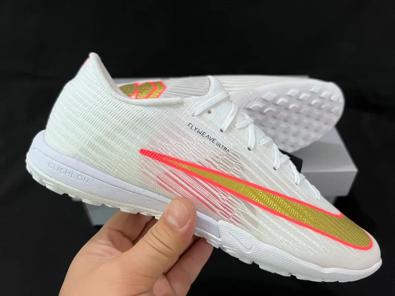 Nike White Gold Low-Cut Flyweave Knit Upper Turf Soccer Shoes 11