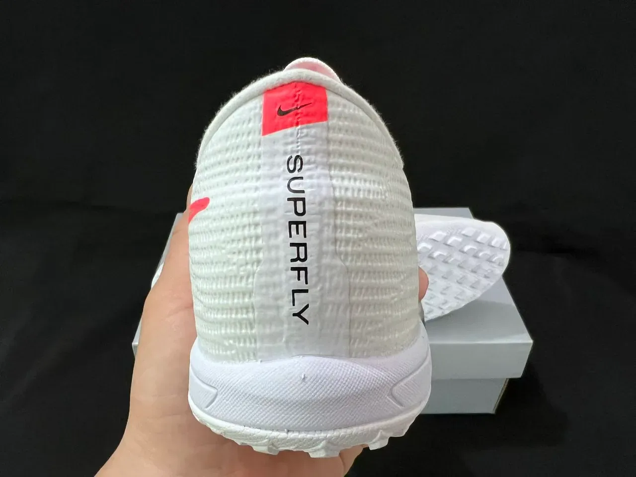 Nike White Gold Low-Cut Flyweave Knit Upper Turf Soccer Shoes 12
