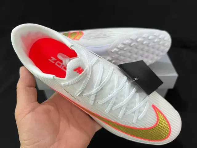Nike White Gold Low-Cut Flyweave Knit Upper Turf Soccer Shoes 14