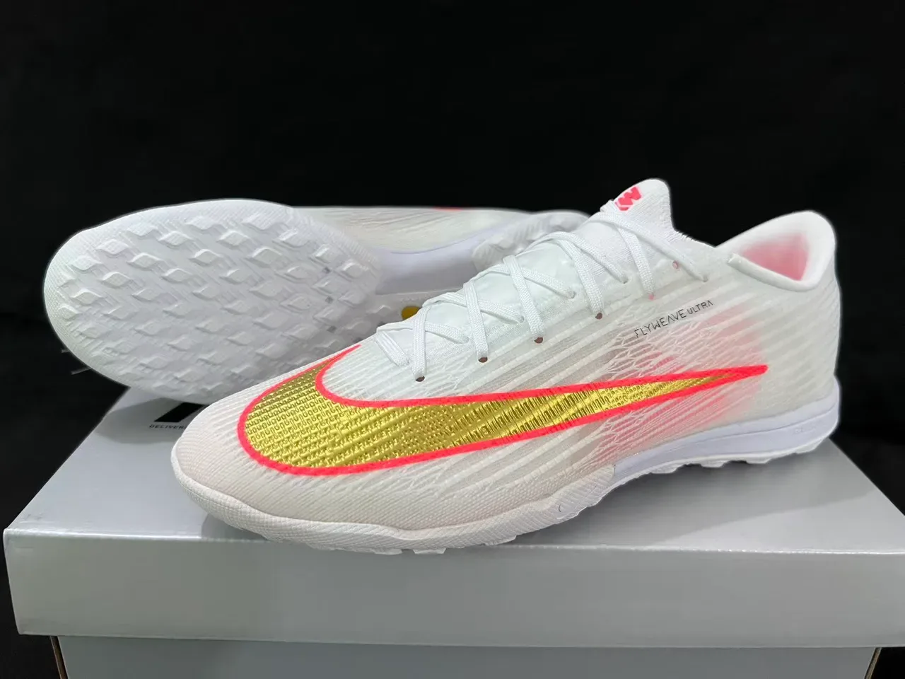 Nike White Gold Low-Cut Flyweave Knit Upper Turf Soccer Shoes 18