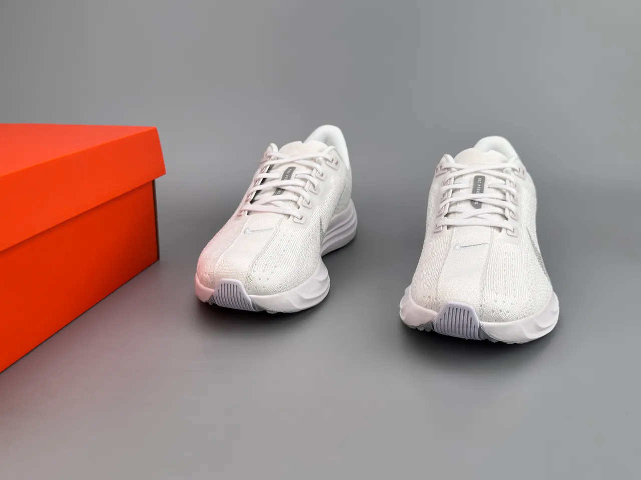 Nike White Gray Engineered Knit Upper Sculpted Wave Midsole Running Shoes 3