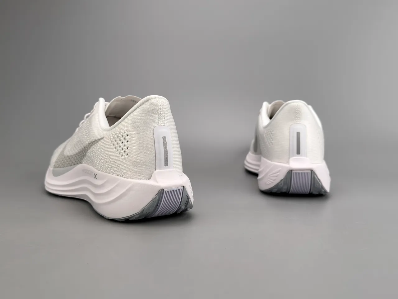 Nike White Gray Engineered Knit Upper Sculpted Wave Midsole Running Shoes 4