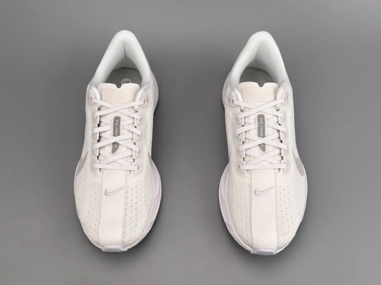 Nike White Gray Engineered Knit Upper Sculpted Wave Midsole Running Shoes 7