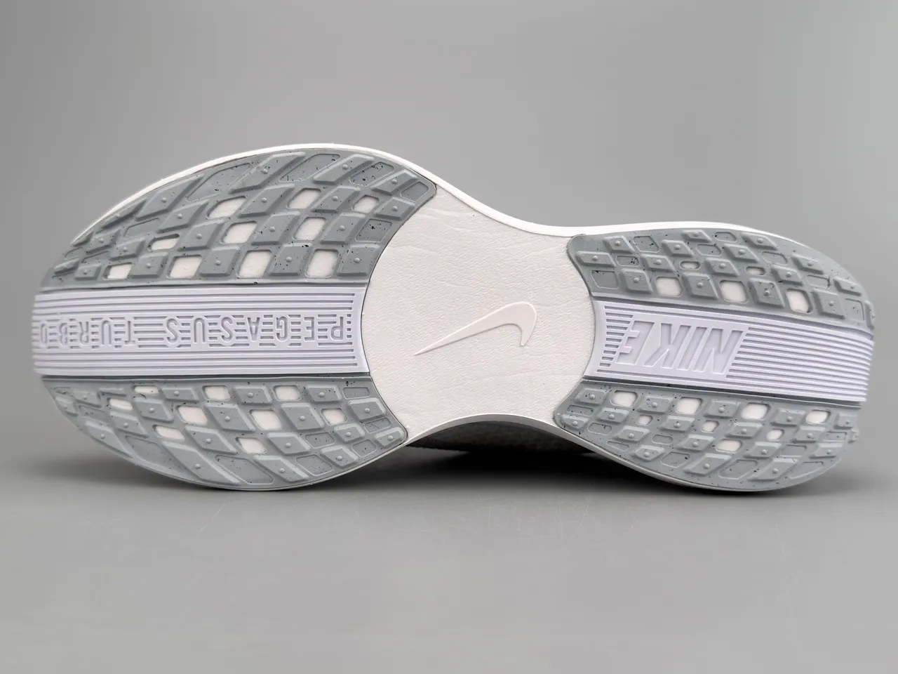Nike White Gray Engineered Knit Upper Sculpted Wave Midsole Running Shoes 8