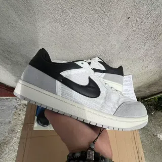 Nike White Gray Low-Top Mesh And Suede Upper Lifestyle Sneakers