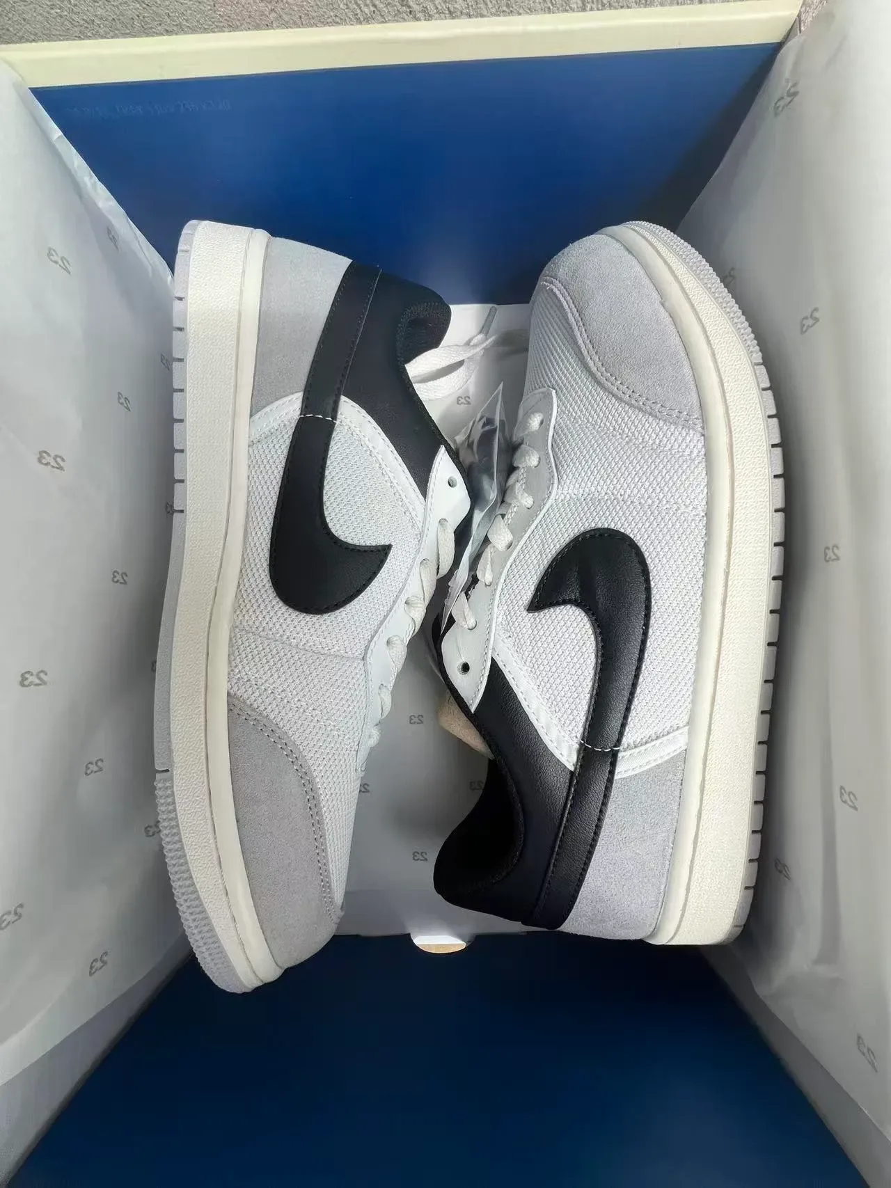 Nike Tênis Lifestyle Branco Cinza Low-Top Malha e Suede 9