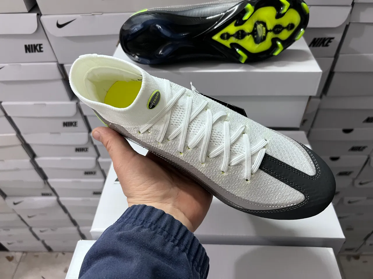 Nike blanc et vert hautes col chaussette synthétique en couches cage ondulée sol ferme chaussures de football 13