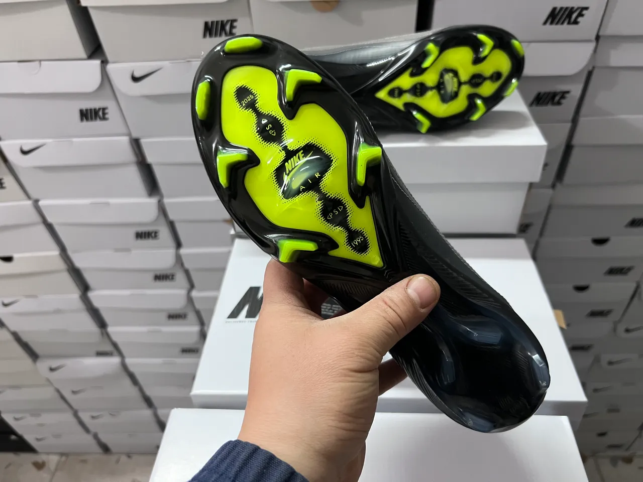 Nike blanc et vert hautes col chaussette synthétique en couches cage ondulée sol ferme chaussures de football 16