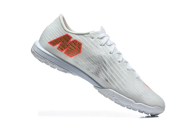 Nike chaussures de football turf blanc et orange avec upper Flyweave Knit et col bas 3