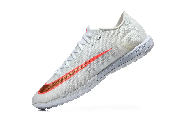 Nike chaussures de football turf blanc et orange avec upper Flyweave Knit et col bas 4