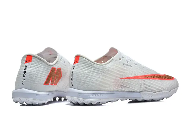 Nike chaussures de football turf blanc et orange avec upper Flyweave Knit et col bas 5