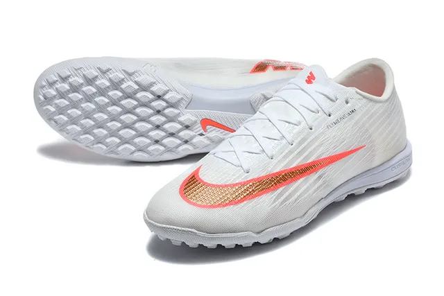Nike chaussures de football turf blanc et orange avec upper Flyweave Knit et col bas 6