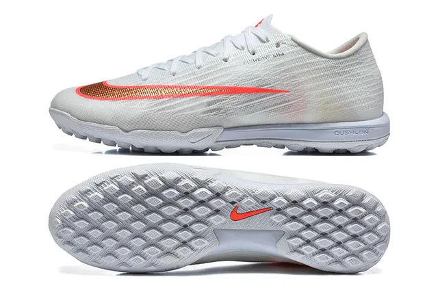 Nike chaussures de football turf blanc et orange avec upper Flyweave Knit et col bas 9
