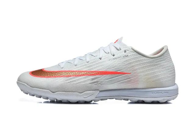 Nike chaussures de football turf blanc et orange avec upper Flyweave Knit et col bas 10