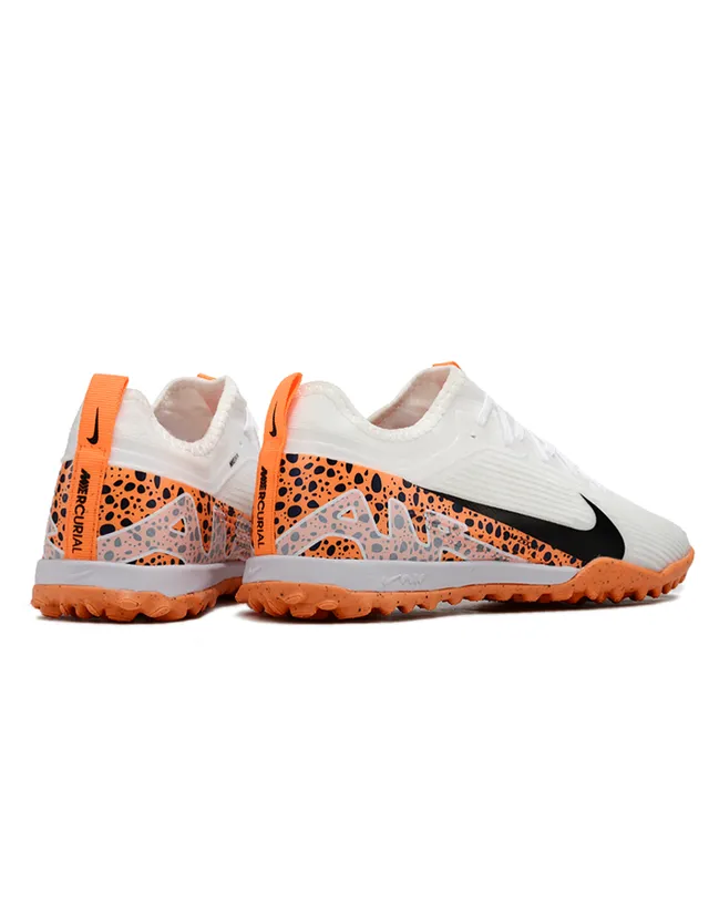 Nike Chaussures de football blanches et oranges basses à lacets en matière synthétique texturée pour gazon 2
