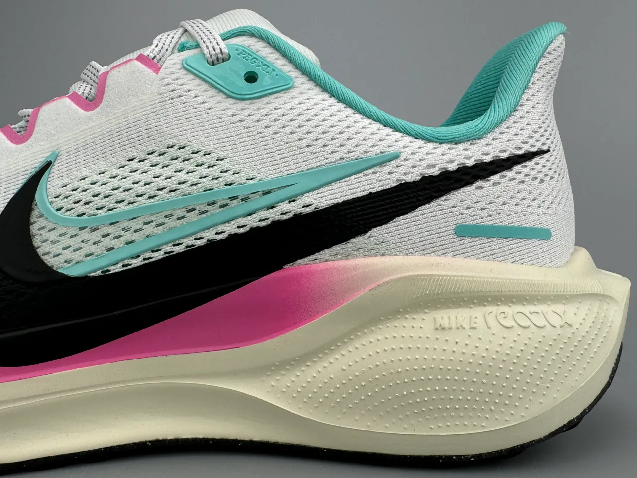 Nike White Pink Engineered Mesh Upper Visible Air Zoom Unit Running Shoes 5