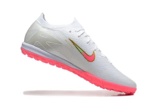 Nike Zapatillas de fútbol para césped con corte bajo, parte superior de punto, tachuelas vivas en blanco y rosa 4