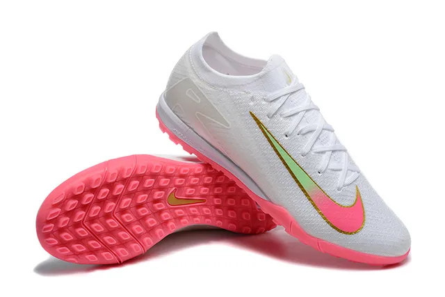 Nike Zapatillas de fútbol para césped con corte bajo, parte superior de punto, tachuelas vivas en blanco y rosa 6