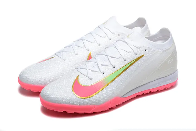 Nike Zapatillas de fútbol para césped con corte bajo, parte superior de punto, tachuelas vivas en blanco y rosa 8