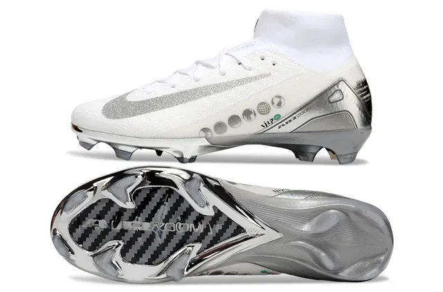 Nike Blanc et Argent Coupe Haute Collet Chaussette Overlays Métalliques Terrain Ferme Chaussures de Football 6