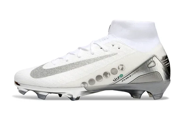 Nike Blanc et Argent Coupe Haute Collet Chaussette Overlays Métalliques Terrain Ferme Chaussures de Football 7