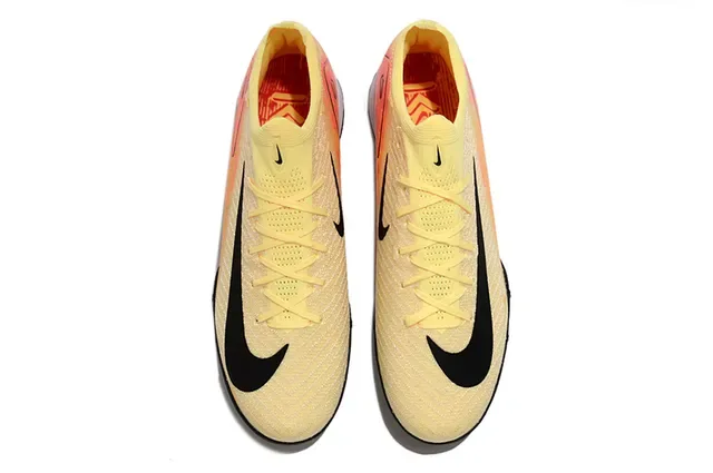 Nike Chaussures de football Turf avec upper en maille jaune orange overlay graphique en dégradé 2
