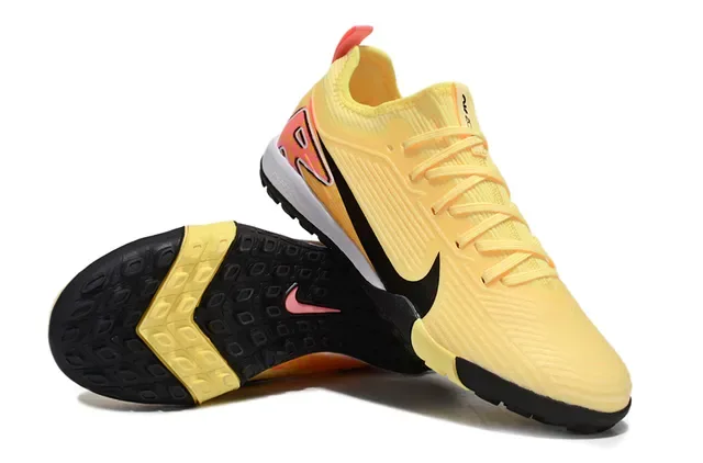 Nike Chaussures de football upper knit jaune rose gradient turf 3
