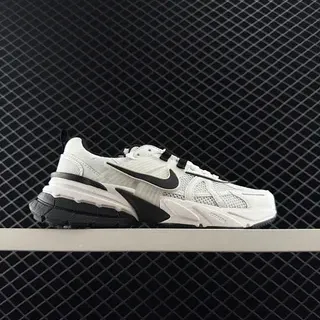 Nike Zoom 2K أبيض أسود فضي حذاء تشانكي