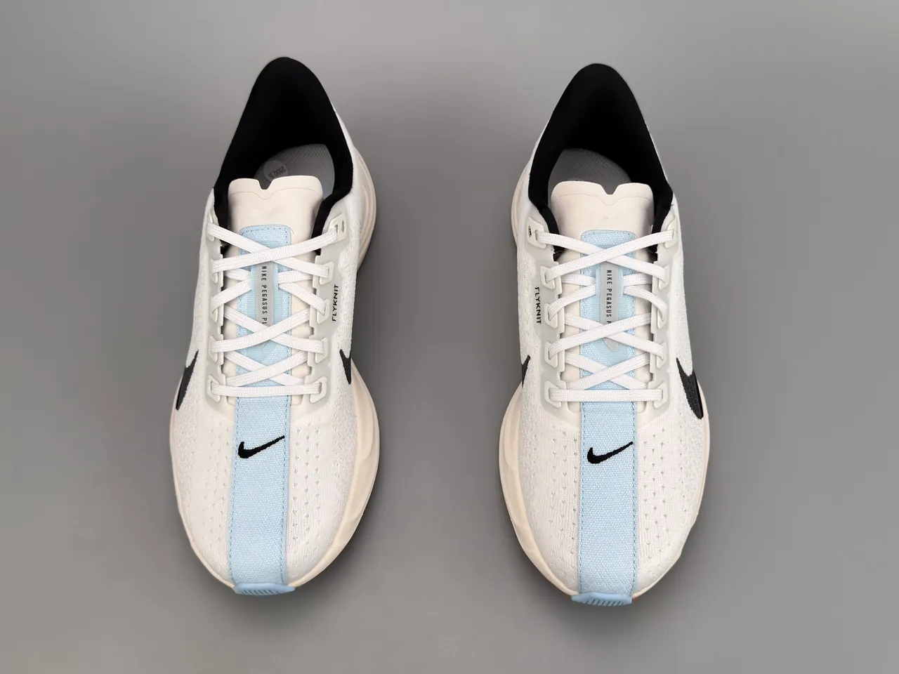 Nike ZoomX Branco Preto Parte superior de malha Engineered Swoosh Overlay Tênis de Corrida 6