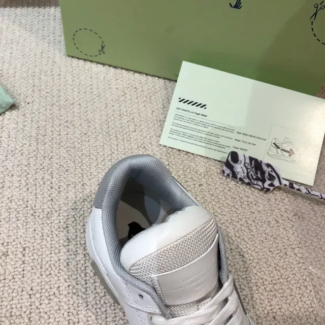 Off-White Arrow সাদা এবং ধূসর লাইফস্টাইল স্নিকার্স 2