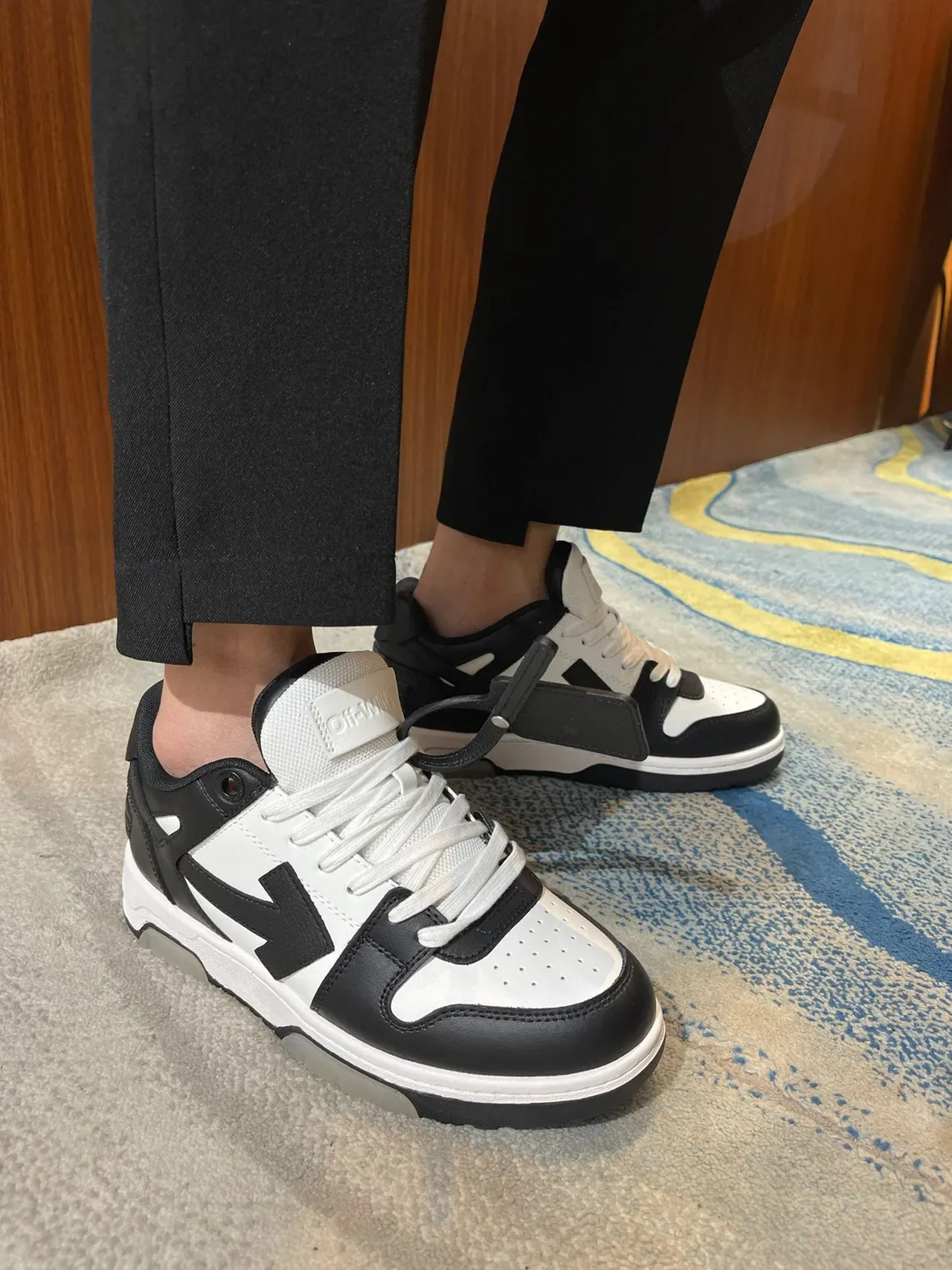 Off-White Sneakers Lifestyle Noires Industrial-Chic Color-Bloquées 5