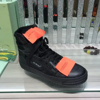 Off-White Noir Orange Hautes avec Tige en Cuir Texturé Lifestyle Sneakers