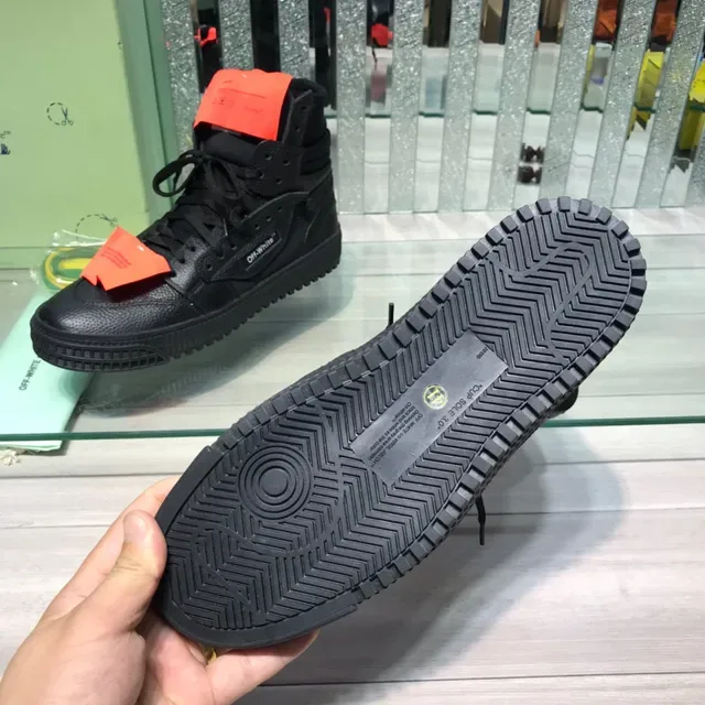 Off-White Preto Laranja Tênis Lifestyle de Alto com Parte Superior de Couro Texturizado 2