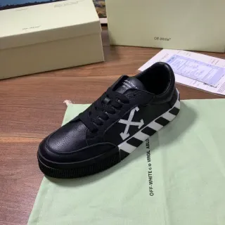 Off-White حذاء رياضي صناعي خطوط قطرية أسود أسلوب حياة