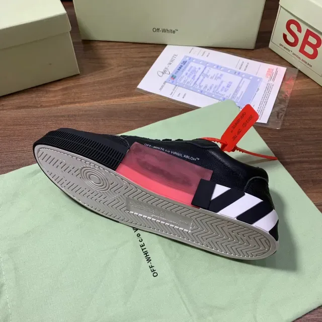 Off-White حذاء رياضي صناعي خطوط قطرية أسود أسلوب حياة 2