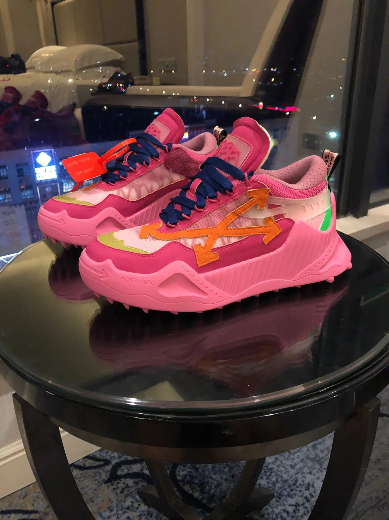 Off-White Sola rosa e azul motivo de flecha diagonal Tênis chunky 2