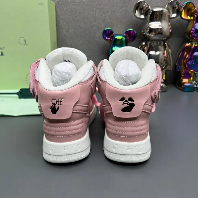 Off-White Chaussures Lifestyle Rose à Talon Haut avec Sangle 3