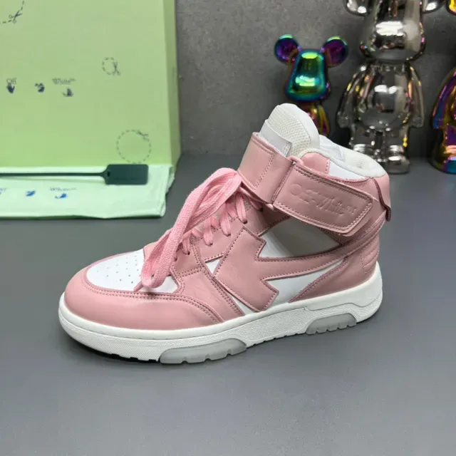 Off-White Chaussures Lifestyle Rose à Talon Haut avec Sangle 4