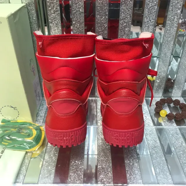 Off-White Tênis Lifestyle Monocromático Vermelho Preto High-Top 3