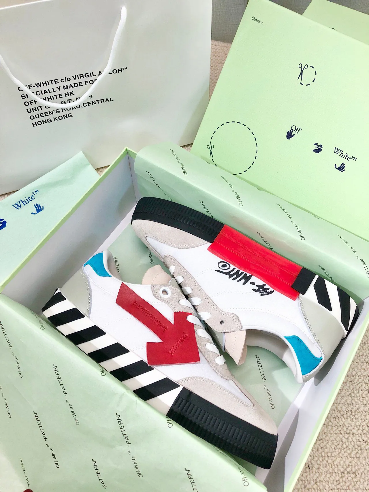 Off-White أحمر تصميم صناعي شريط سحاب سهم نمط حياة حذاء رياضي 2