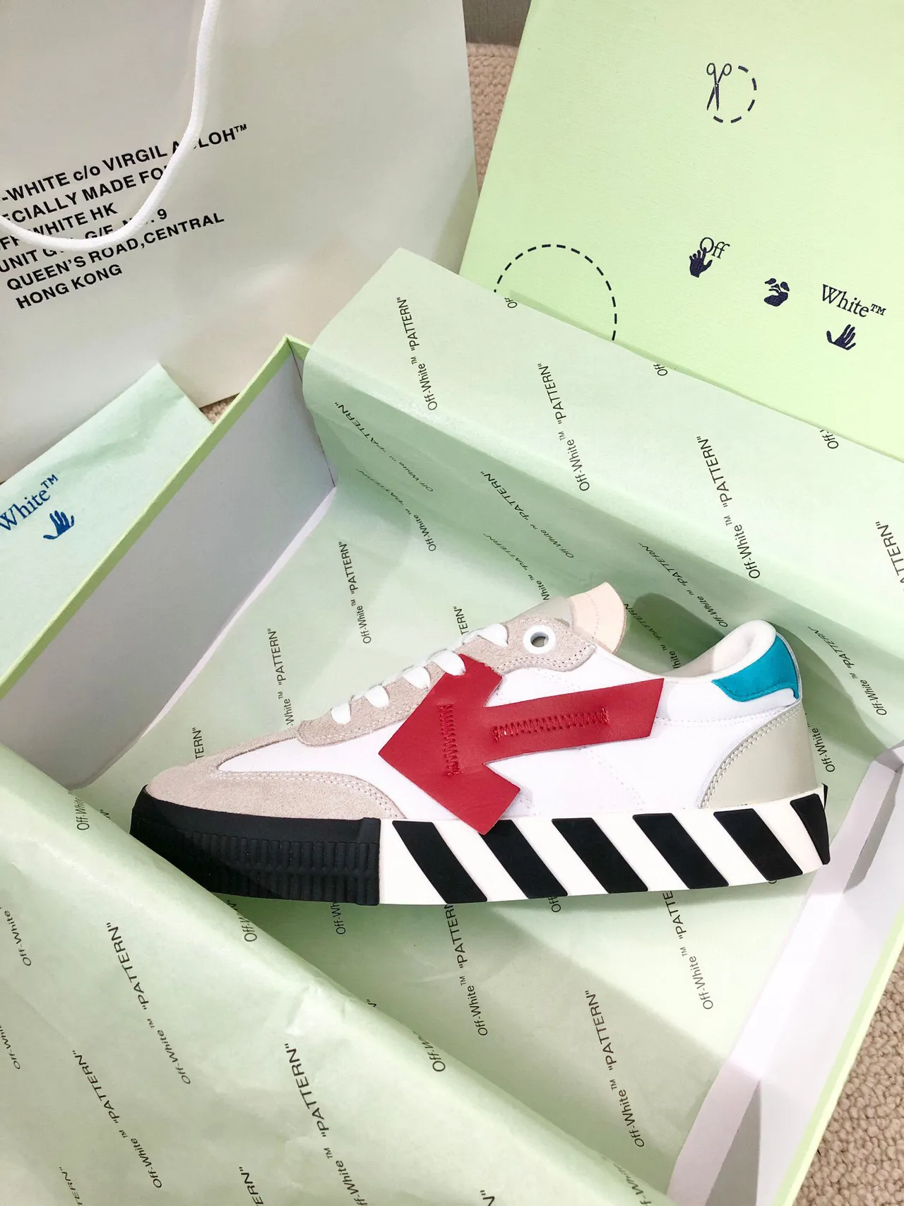 Off-White أحمر تصميم صناعي شريط سحاب سهم نمط حياة حذاء رياضي 3