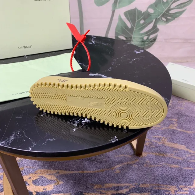 Off-White The Ten Noires et Jaunes Pâles Chaussures Lifestyle 2