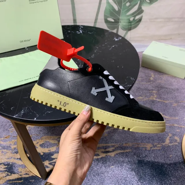 Off-White The Ten Noires et Jaunes Pâles Chaussures Lifestyle 4